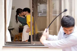 Ngày đầu sang nhà con ghệ trên, thanh niên bị em người yêu cô ấy đẩy đưa cặp vú to