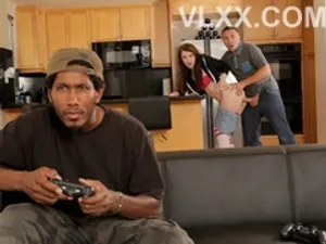 Chị dâu dáng nuột liếm cặc em trai yếu lòng