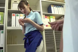 Trả bài gái mông to